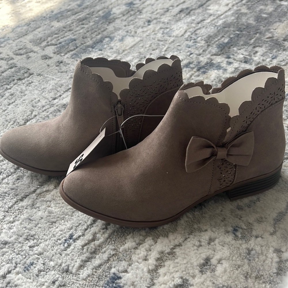 Booties with bows